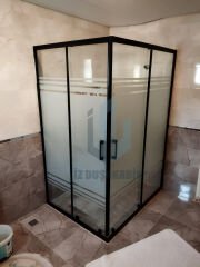 İZDUŞAKABİN KARE VE DİKDÖRTGEN SİYAH PROFİL  DESENLİ CAM5MM H:190