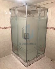 İZDUŞAKABİN KARE VE DİKDÖRTGEN PARLAK PROFİL DESENLİ CAM 5MM H:190