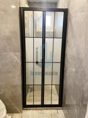 İZDUŞAKABİN  KATLANIR KAPI  (AKORDİYON KAPI) SİYAH PROFİL SİYAH ÇİZGİLİ  DESENLİ BUZLU CAM H: 190CM